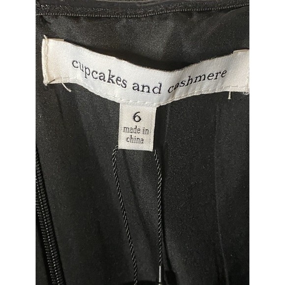 Cupcakes and Cashmere "Lexy" Off Shoulder Dress | Size‎ 6 - Picture 2 of 9